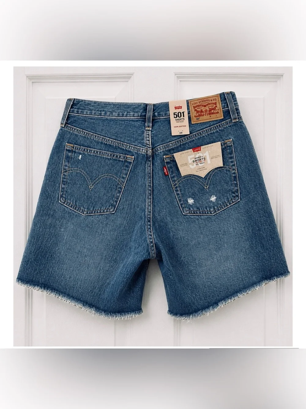 Levi’s 501 Mid thigh blue denim shorts